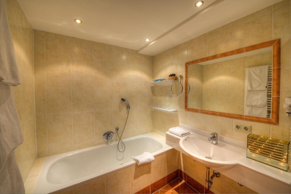 Hotel Jaegerwirt Kitzbühel Habitación foto