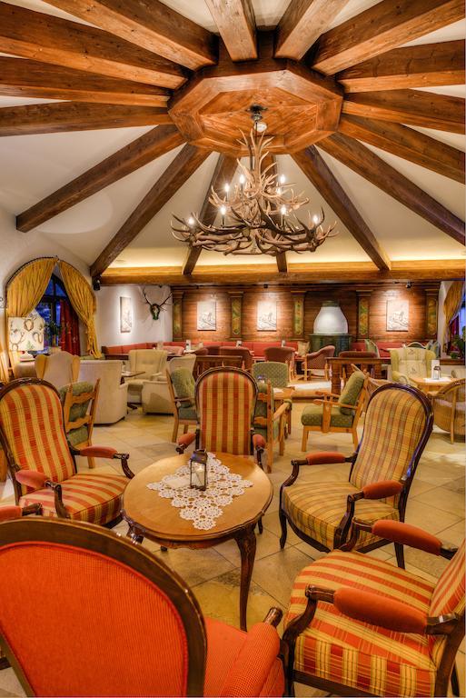 Hotel Jaegerwirt Kitzbühel Exterior foto